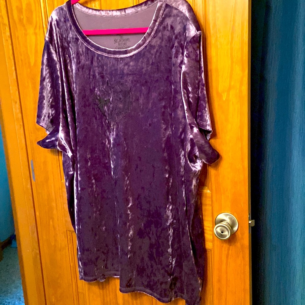torrid Purple Crushed Velvet Short Sleeve Tee with Embroidered Heart - Picture 2 of 4